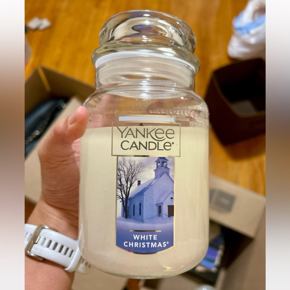 Yankee Candle White Christmas 22 oz large jar candle, 1 wick - Picture 1 of 1